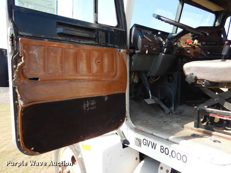 image for item DC5011 1991 Freightliner FLD semi truck