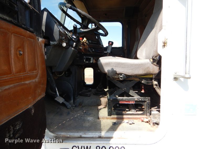 image for item DC5011 1991 Freightliner FLD semi truck