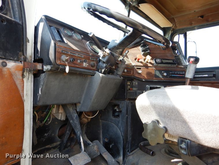 image for item DC5011 1991 Freightliner FLD semi truck