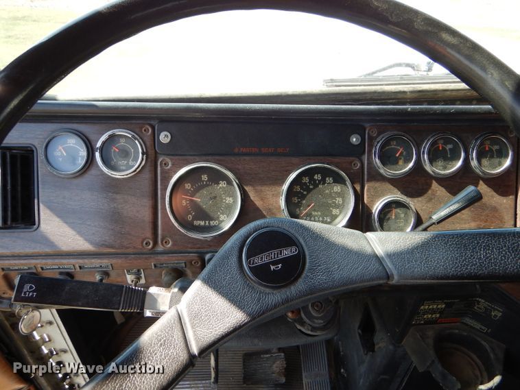 image for item DC5011 1991 Freightliner FLD semi truck