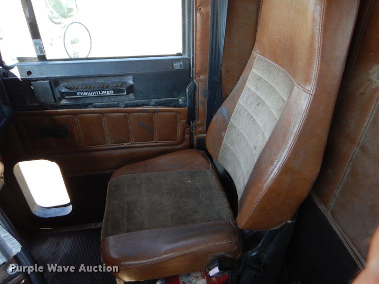 image for item DC5011 1991 Freightliner FLD semi truck