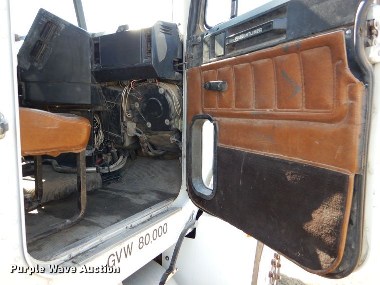 image for item DC5011 1991 Freightliner FLD semi truck