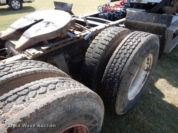 image for item DC5011 1991 Freightliner FLD semi truck