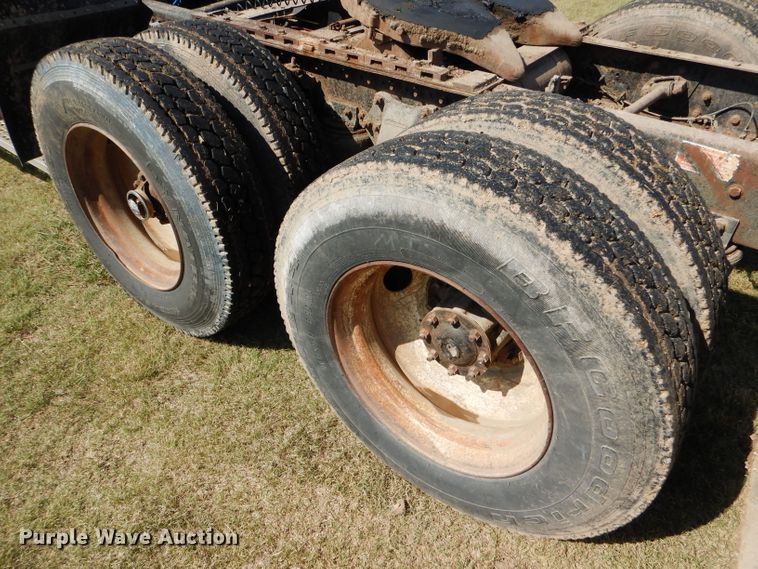 image for item DC5011 1991 Freightliner FLD semi truck