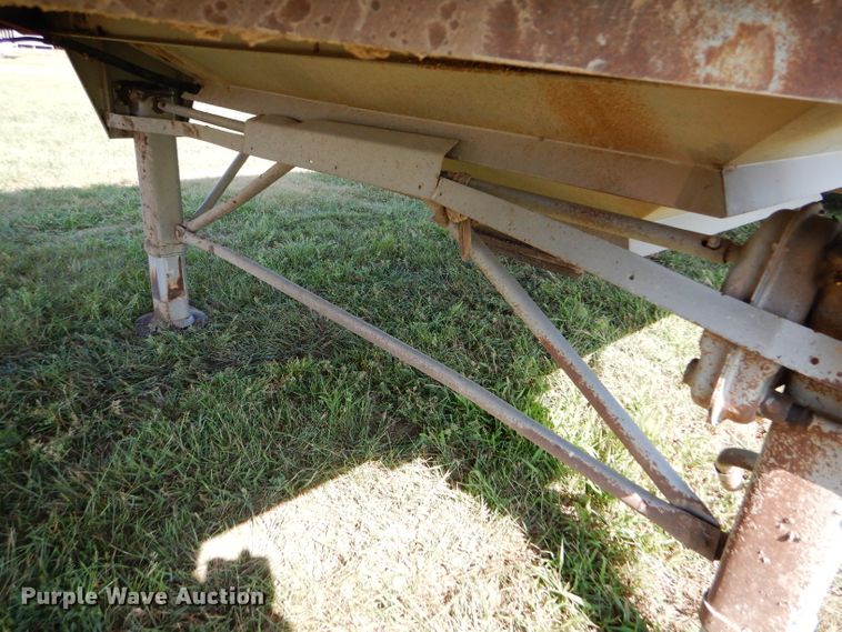 image for item DC5012 2005 Castleton double hopper bottom grain trailer