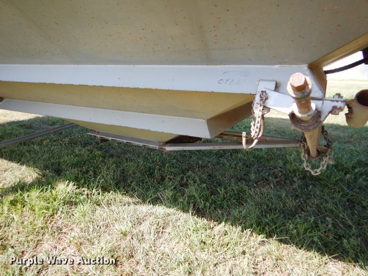 image for item DC5012 2005 Castleton double hopper bottom grain trailer