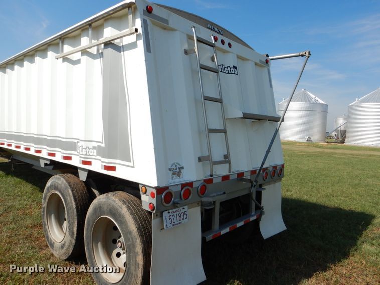 image for item DC5012 2005 Castleton double hopper bottom grain trailer