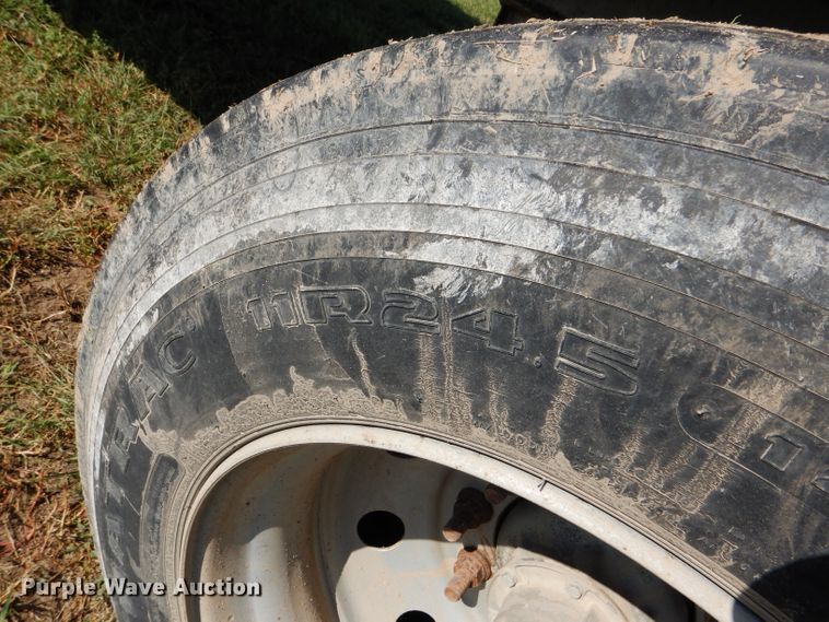 image for item DC5012 2005 Castleton double hopper bottom grain trailer