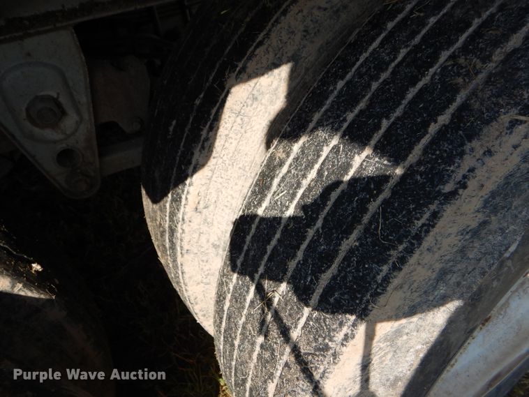 image for item DC5012 2005 Castleton double hopper bottom grain trailer