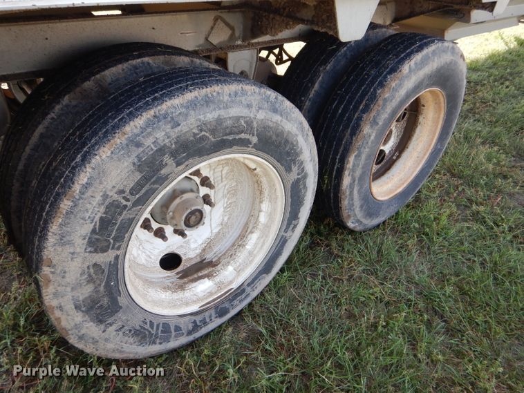 image for item DC5012 2005 Castleton double hopper bottom grain trailer