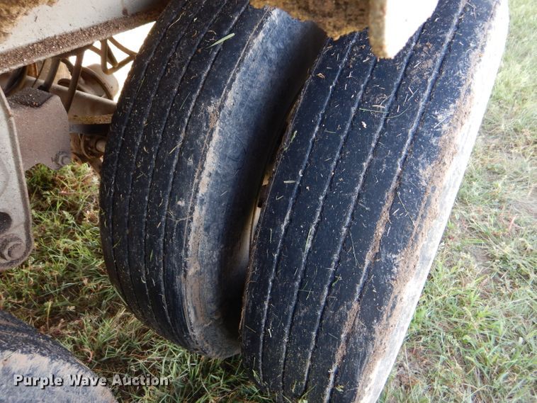 image for item DC5012 2005 Castleton double hopper bottom grain trailer