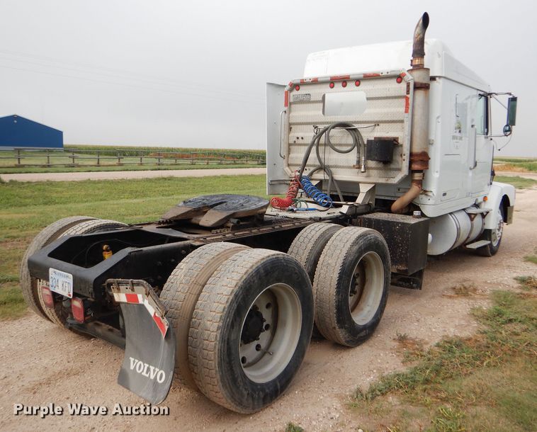 image for item DC5014 1997 Volvo WIA semi truck