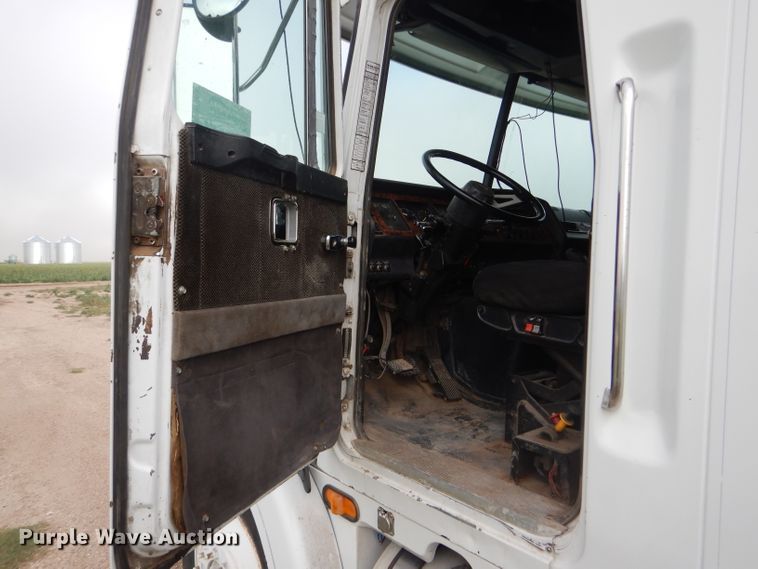 image for item DC5014 1997 Volvo WIA semi truck