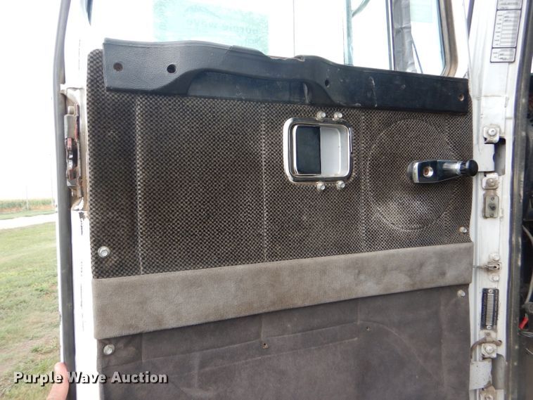 image for item DC5014 1997 Volvo WIA semi truck