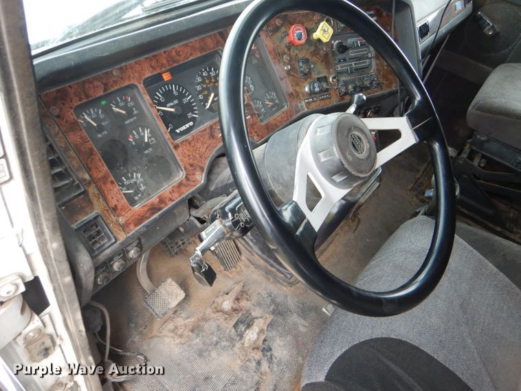image for item DC5014 1997 Volvo WIA semi truck