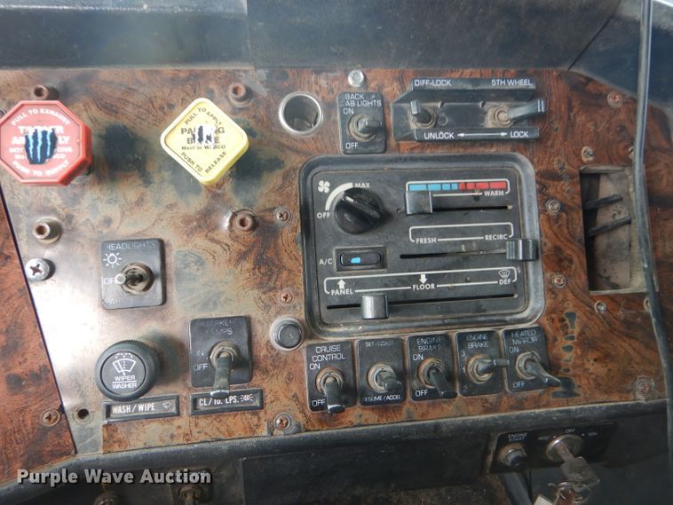 image for item DC5014 1997 Volvo WIA semi truck