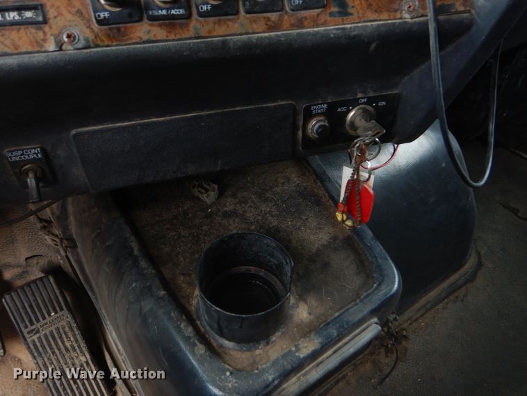 image for item DC5014 1997 Volvo WIA semi truck