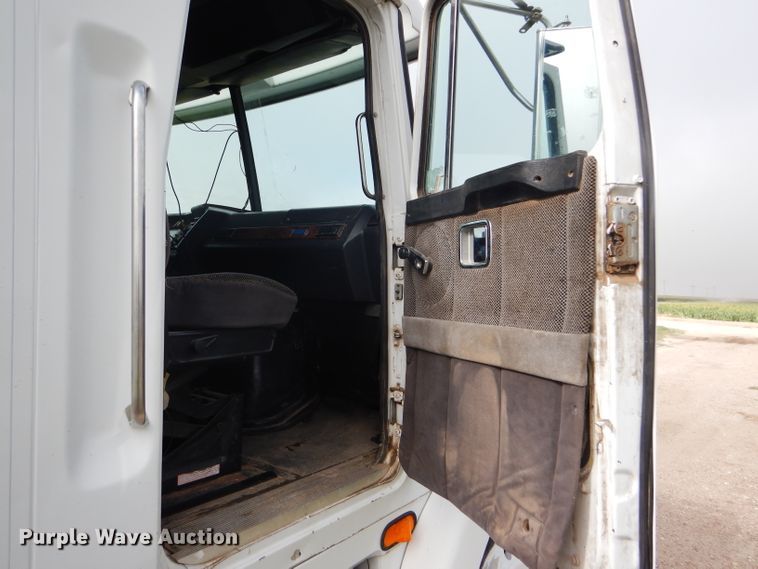 image for item DC5014 1997 Volvo WIA semi truck