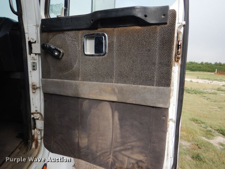 image for item DC5014 1997 Volvo WIA semi truck