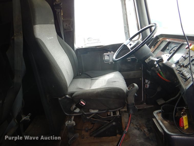 image for item DC5014 1997 Volvo WIA semi truck