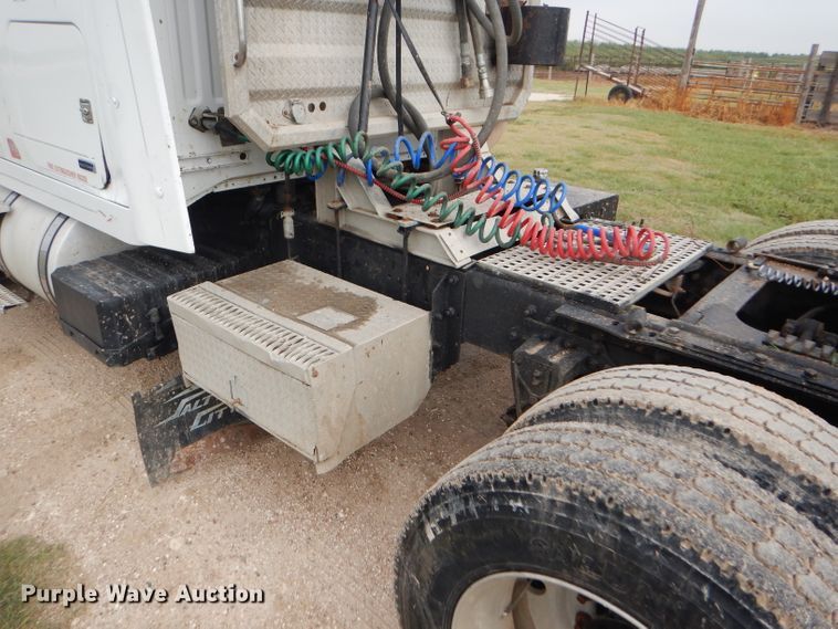 image for item DC5014 1997 Volvo WIA semi truck