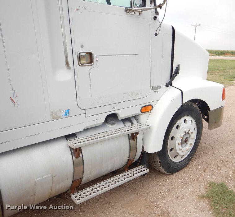 image for item DC5014 1997 Volvo WIA semi truck