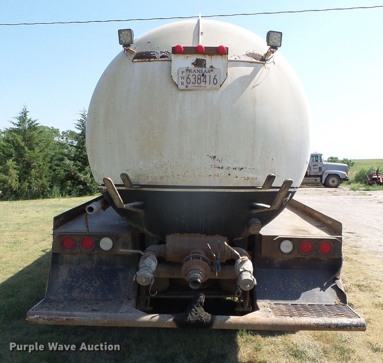 image for item DC5062 1999 Mack vacuum truck