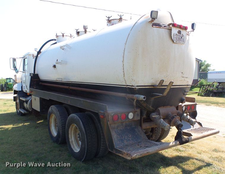 image for item DC5062 1999 Mack vacuum truck