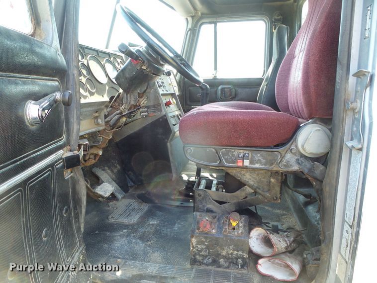 image for item DC5062 1999 Mack vacuum truck