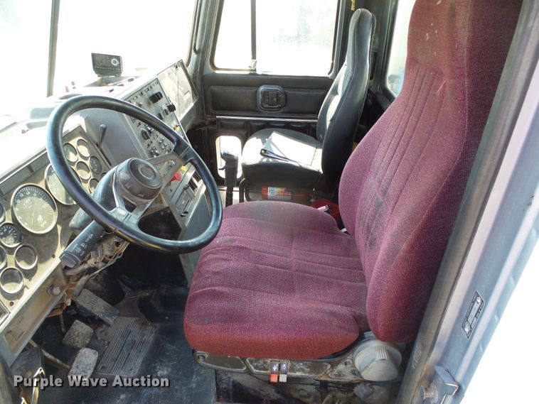 image for item DC5062 1999 Mack vacuum truck