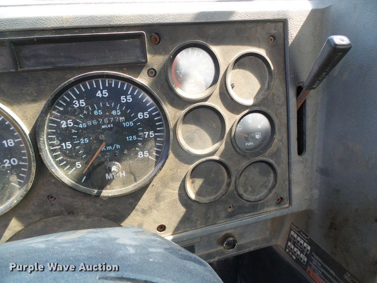 image for item DC5062 1999 Mack vacuum truck