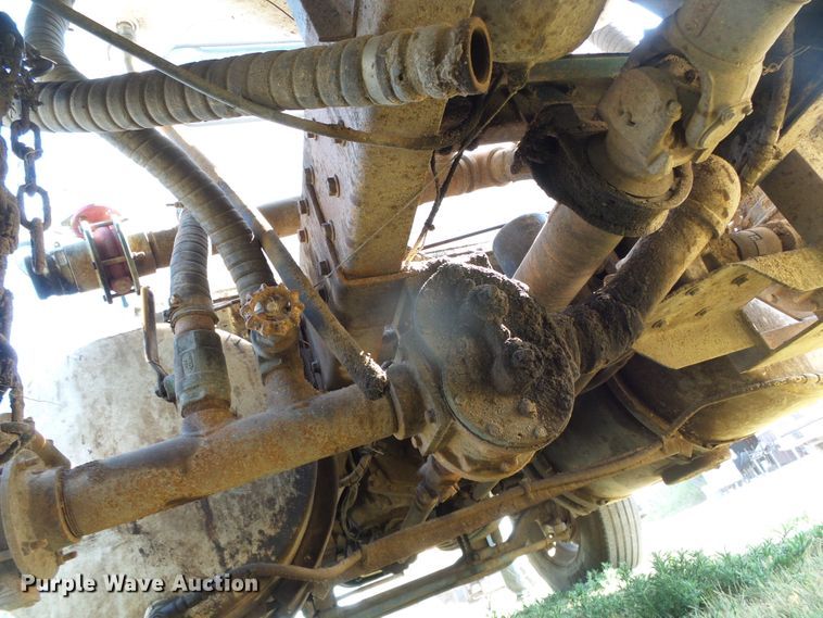 image for item DC5062 1999 Mack vacuum truck