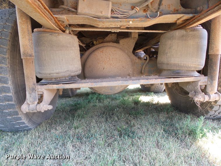 image for item DC5062 1999 Mack vacuum truck