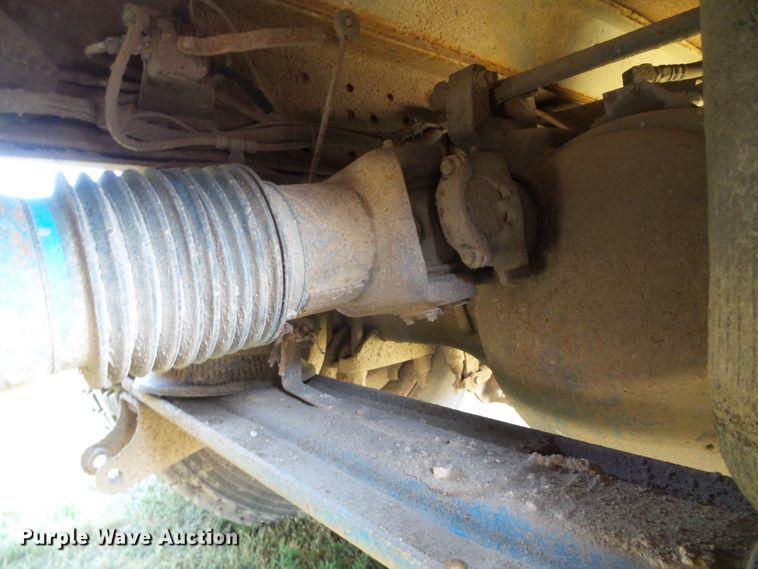 image for item DC5062 1999 Mack vacuum truck