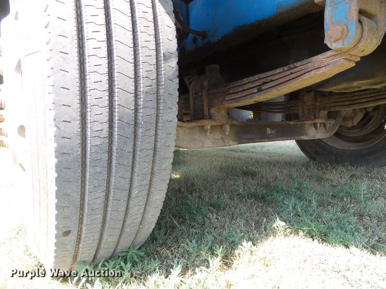 image for item DC5062 1999 Mack vacuum truck