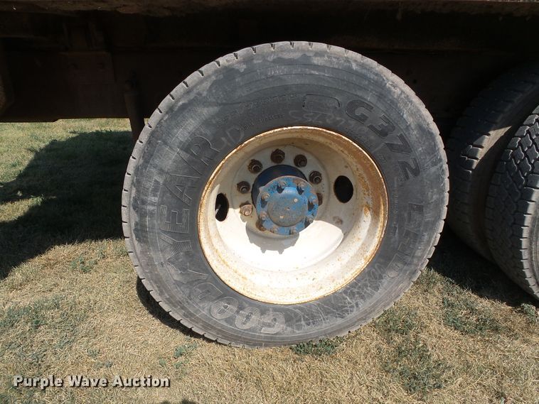 image for item DC5062 1999 Mack vacuum truck