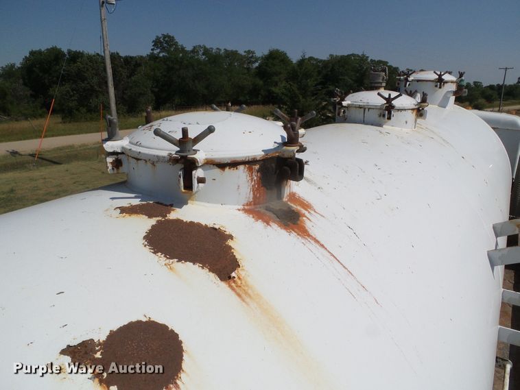 image for item DC5062 1999 Mack vacuum truck