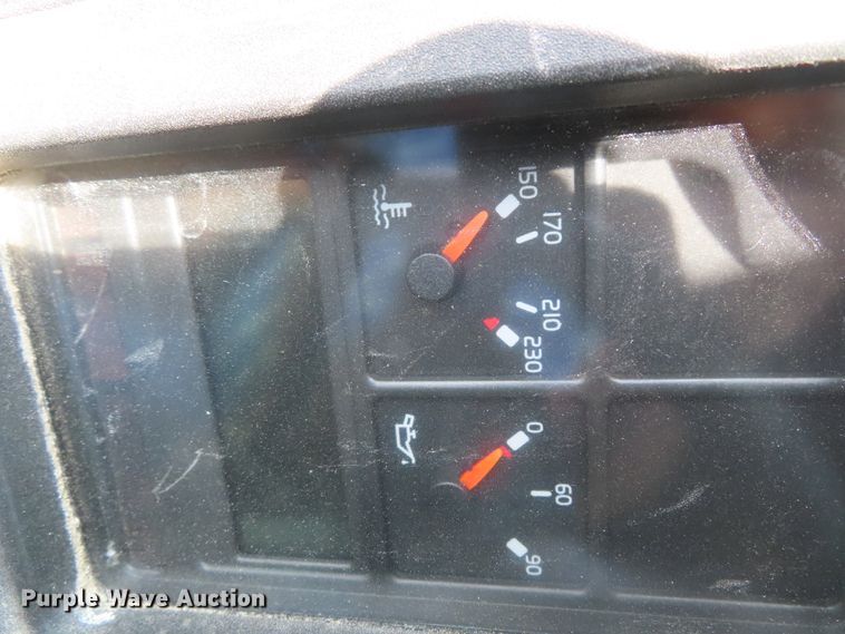 image for item DD6336 2001 Volvo VN semi truck