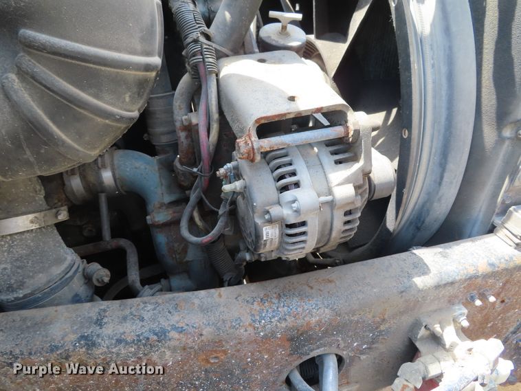 image for item DD6336 2001 Volvo VN semi truck