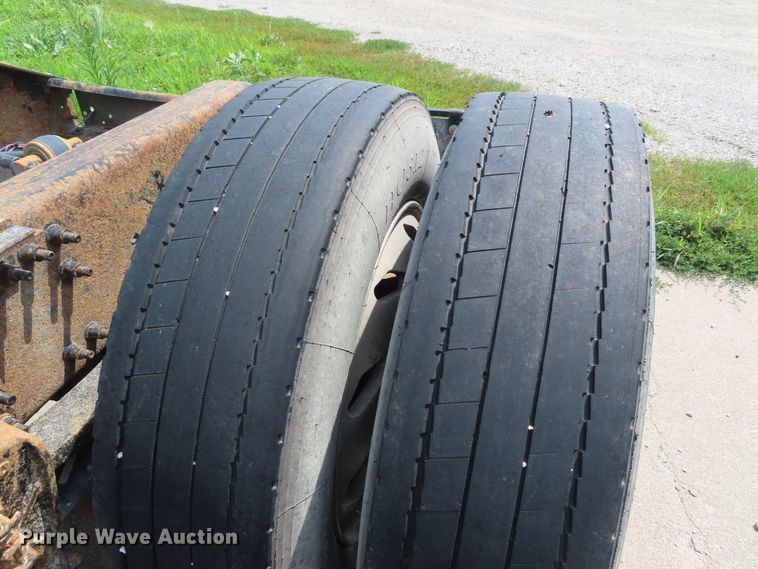 image for item DD6336 2001 Volvo VN semi truck