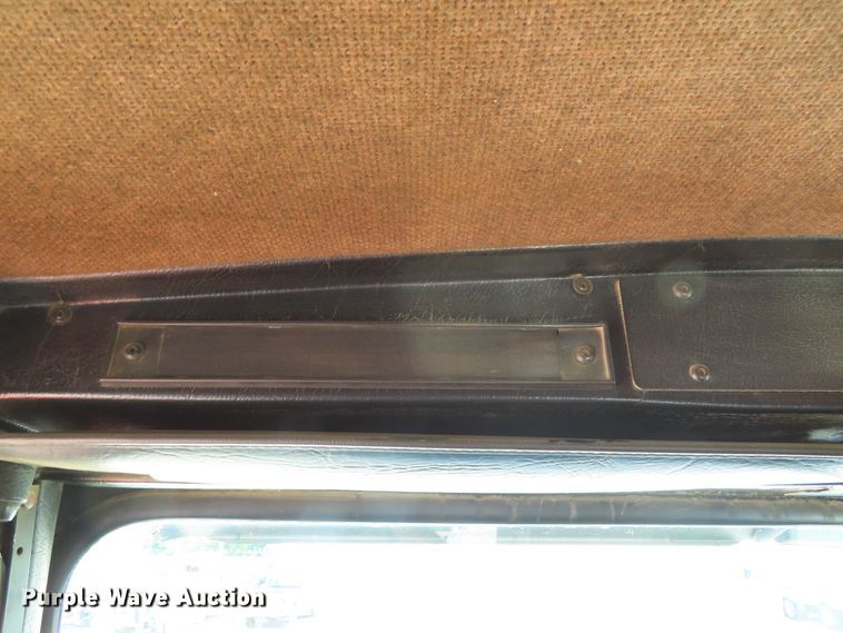 image for item DD6370 2001 Kenworth T800 semi truck