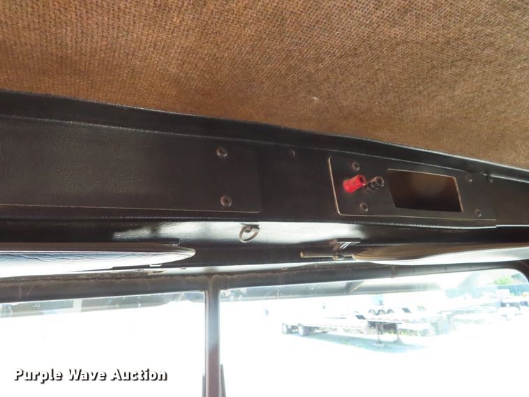 image for item DD6370 2001 Kenworth T800 semi truck