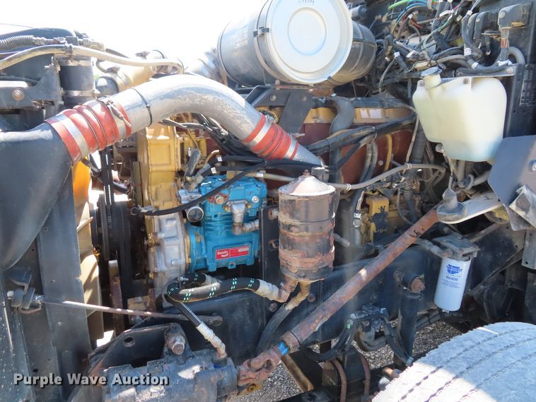 image for item DD6370 2001 Kenworth T800 semi truck