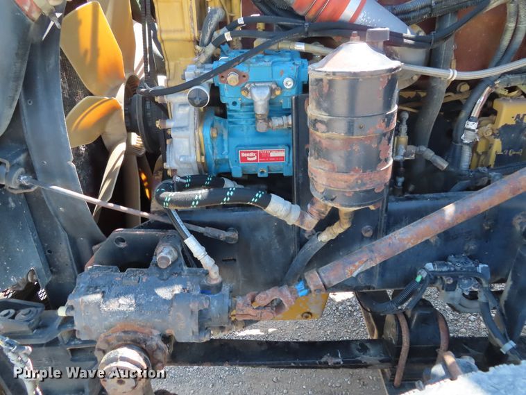 image for item DD6370 2001 Kenworth T800 semi truck