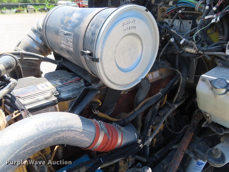 image for item DD6370 2001 Kenworth T800 semi truck