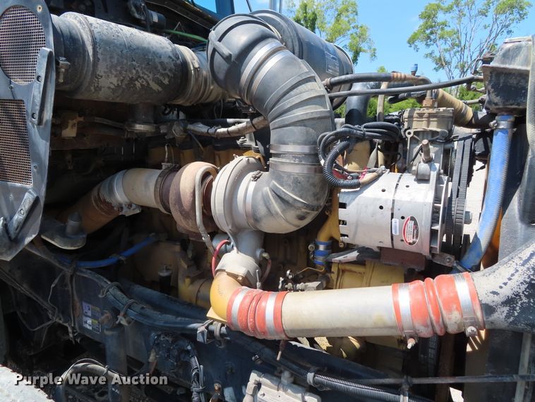 image for item DD6370 2001 Kenworth T800 semi truck