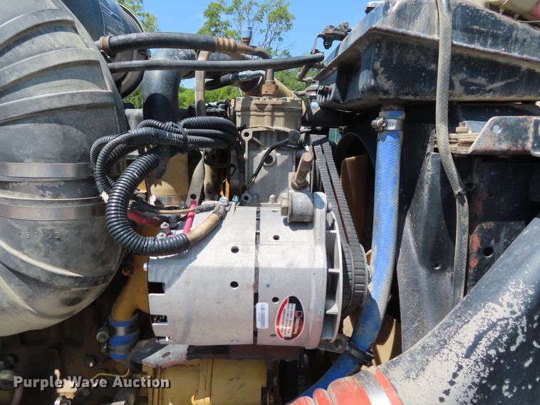 image for item DD6370 2001 Kenworth T800 semi truck