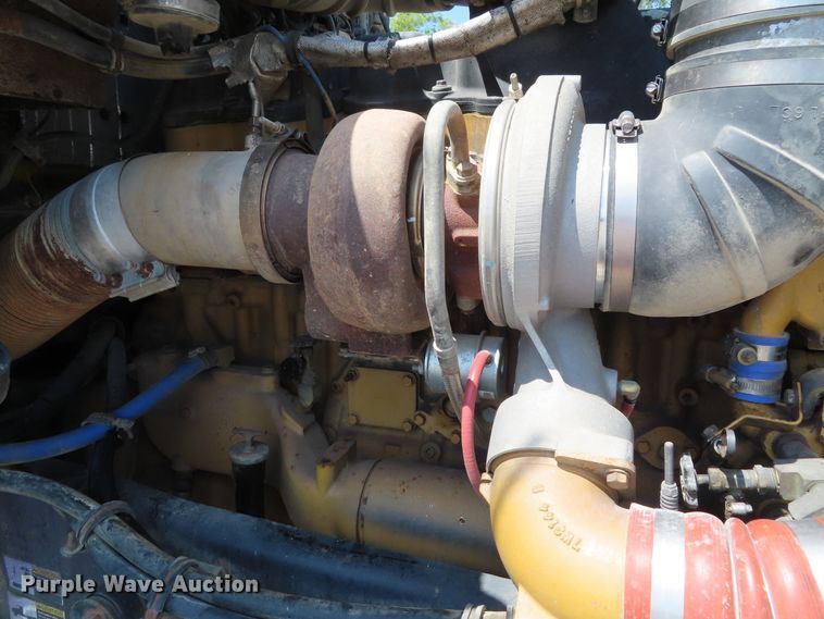 image for item DD6370 2001 Kenworth T800 semi truck