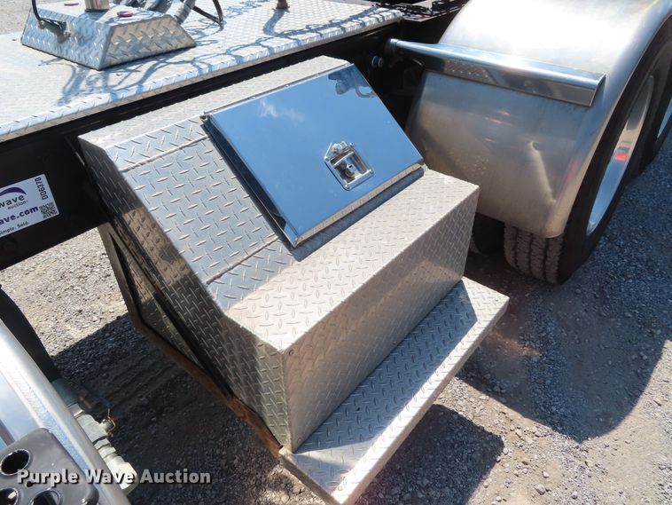 image for item DD6370 2001 Kenworth T800 semi truck