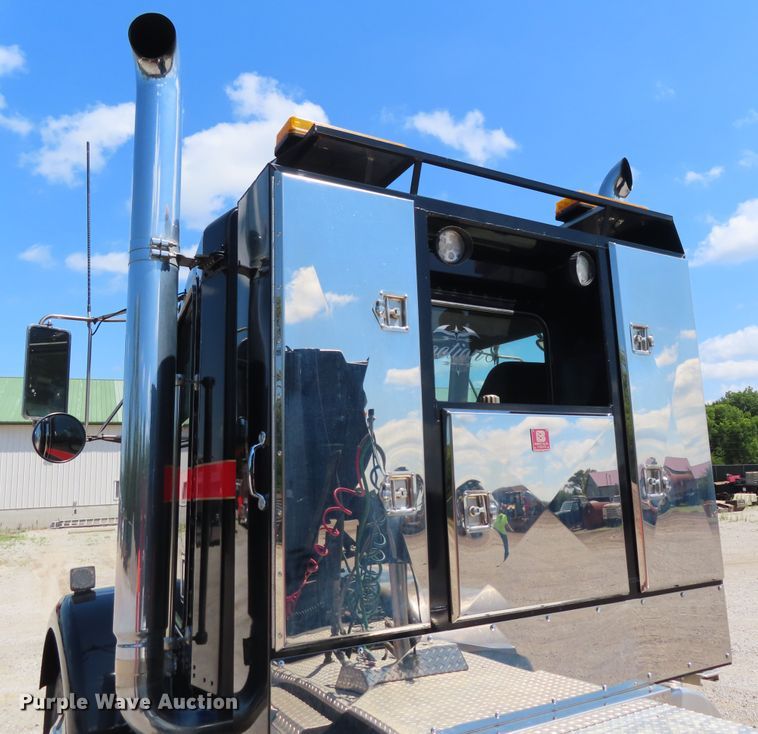 image for item DD6370 2001 Kenworth T800 semi truck